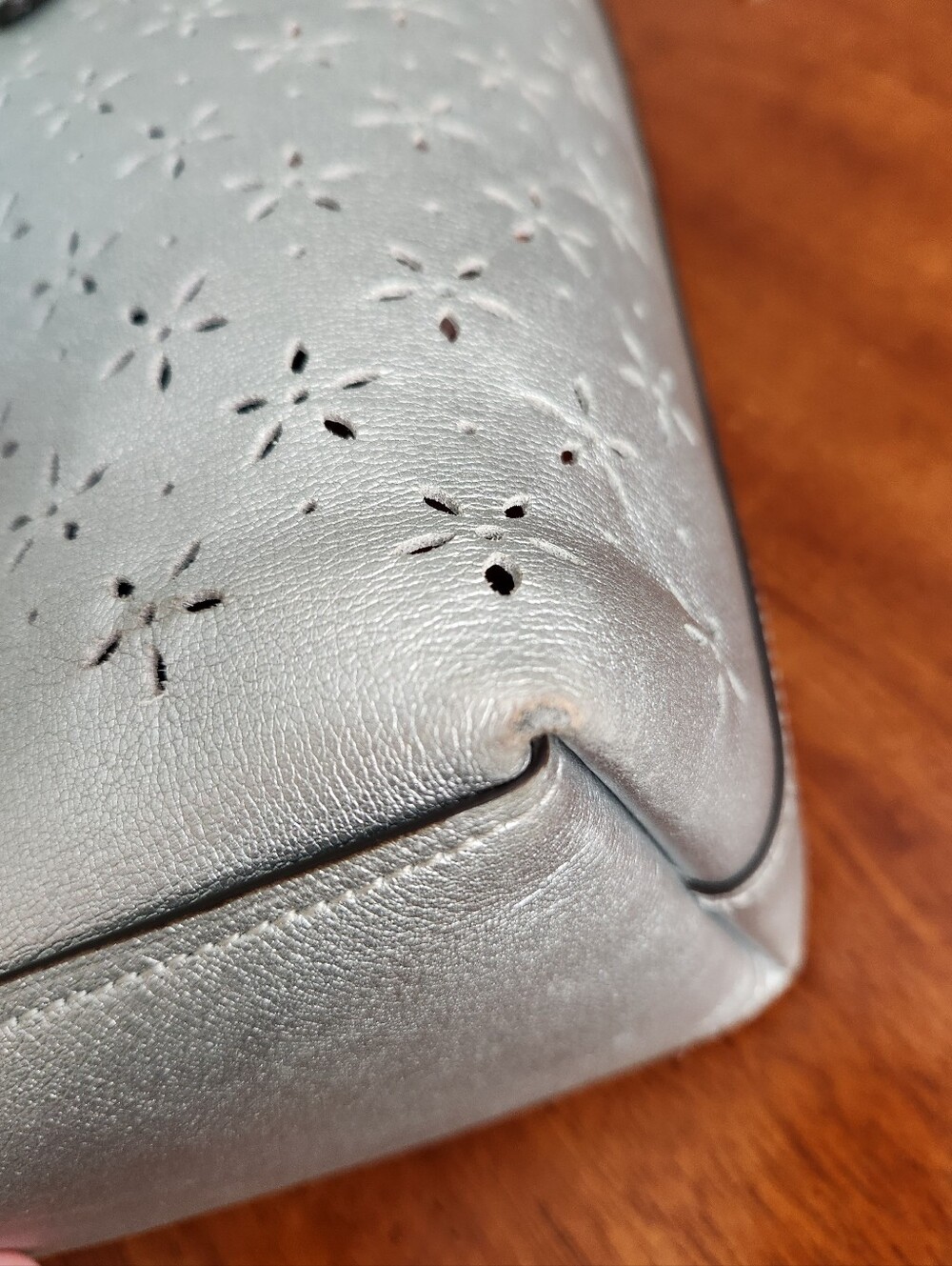 COACH AVENUE TOTE ( F39894) in METALLIC SILVER/CORNFLOWER/SILVER - Picture 8 of 10